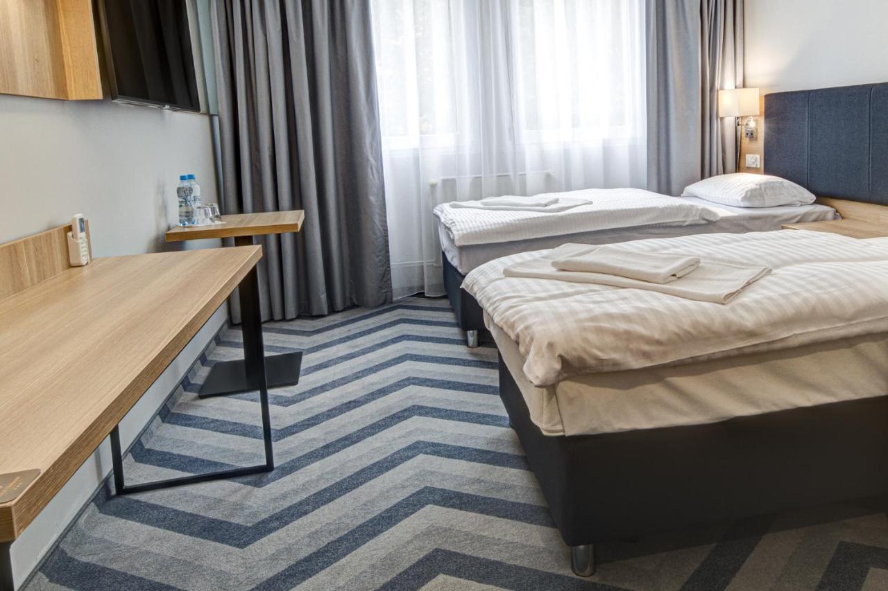 Hotel Dobosz Police Esterno foto