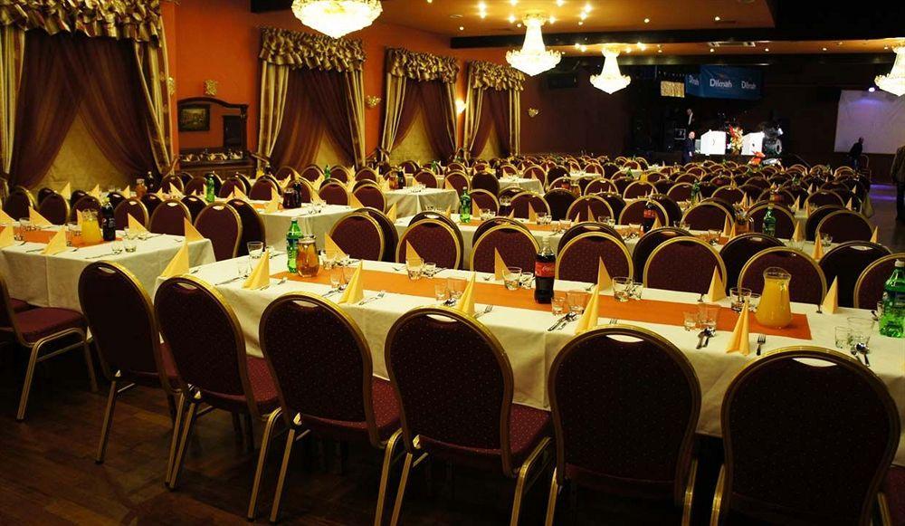 Hotel Dobosz Police Esterno foto