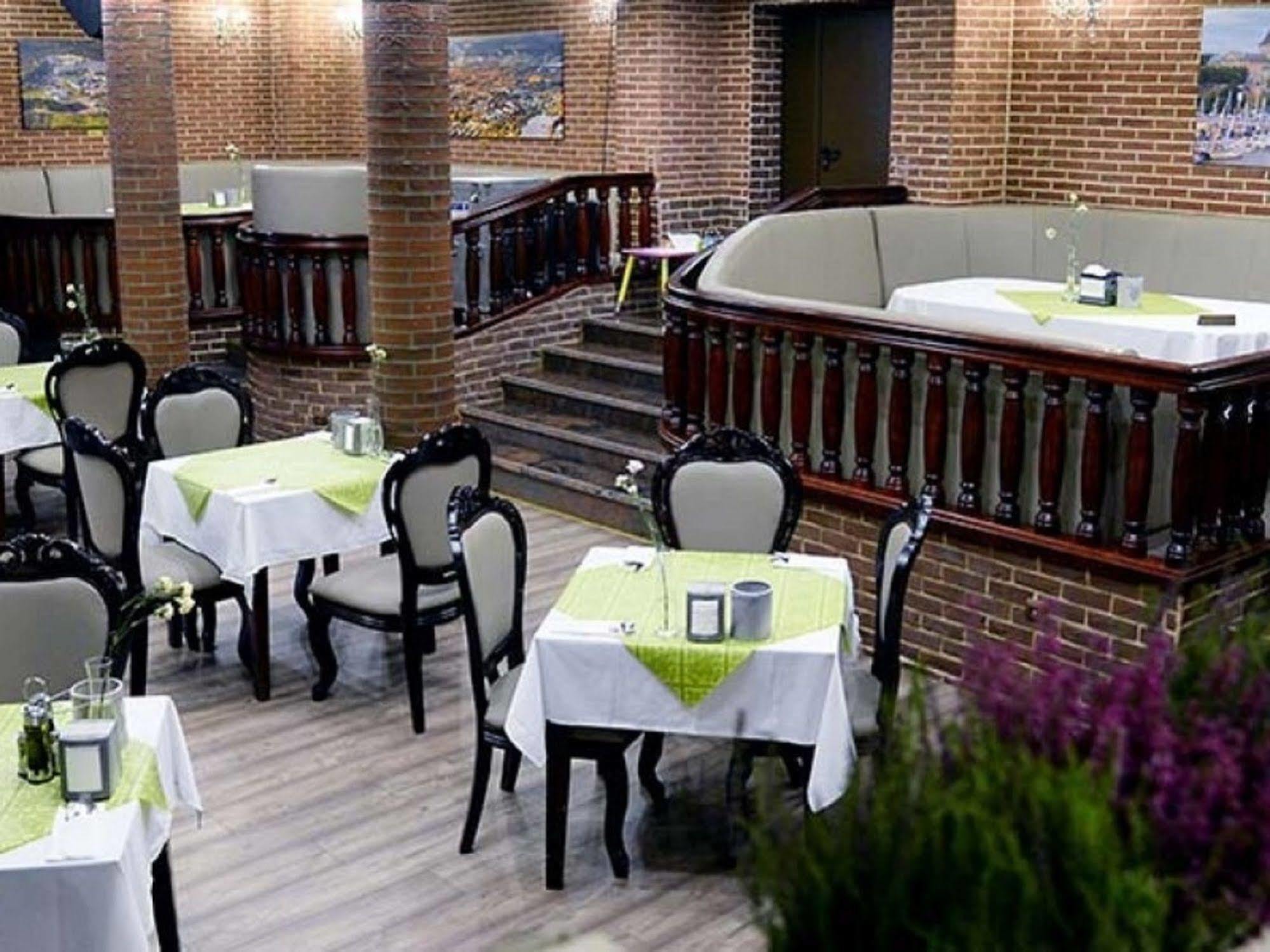 Hotel Dobosz Police Esterno foto