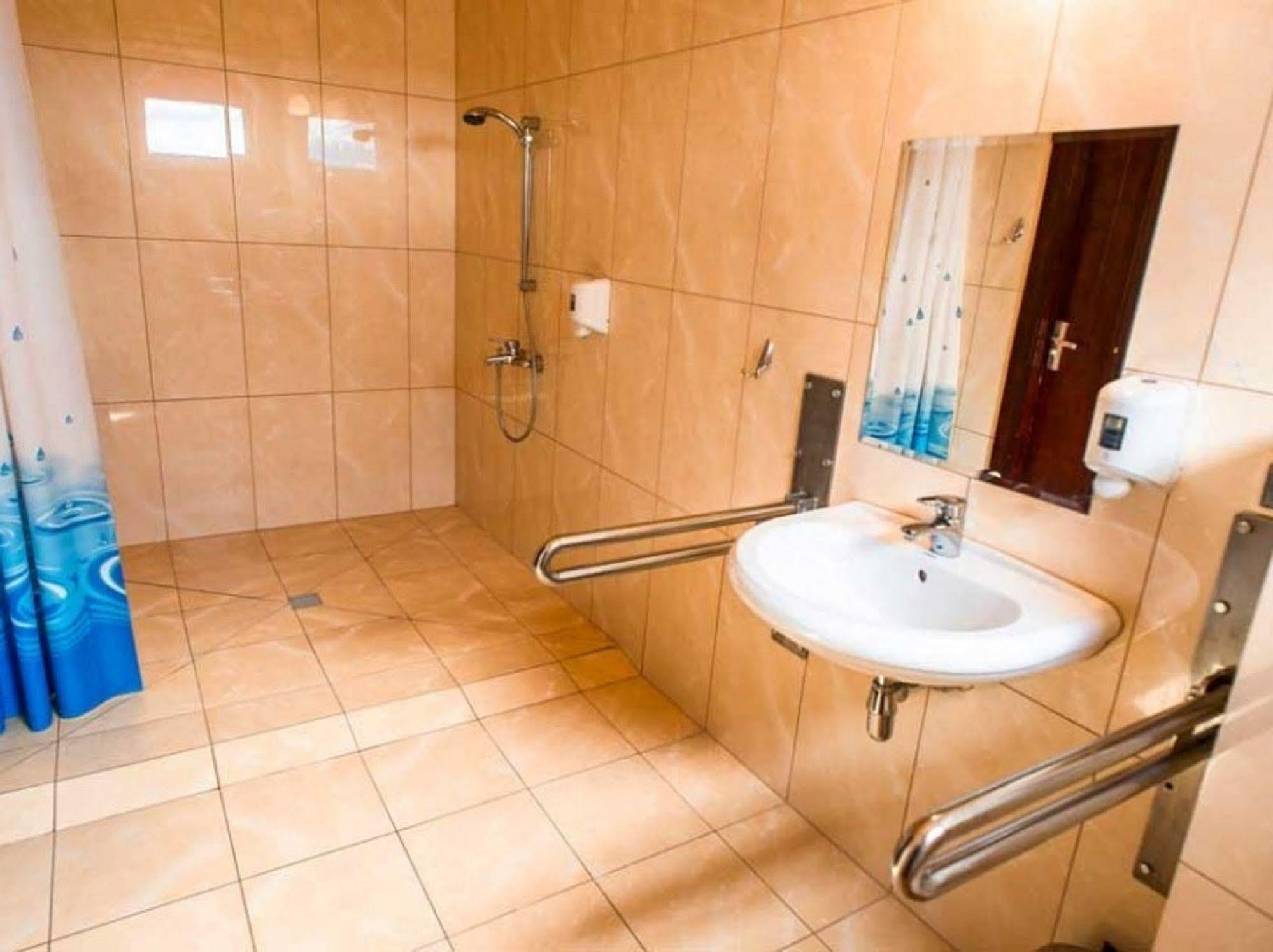 Hotel Dobosz Police Esterno foto