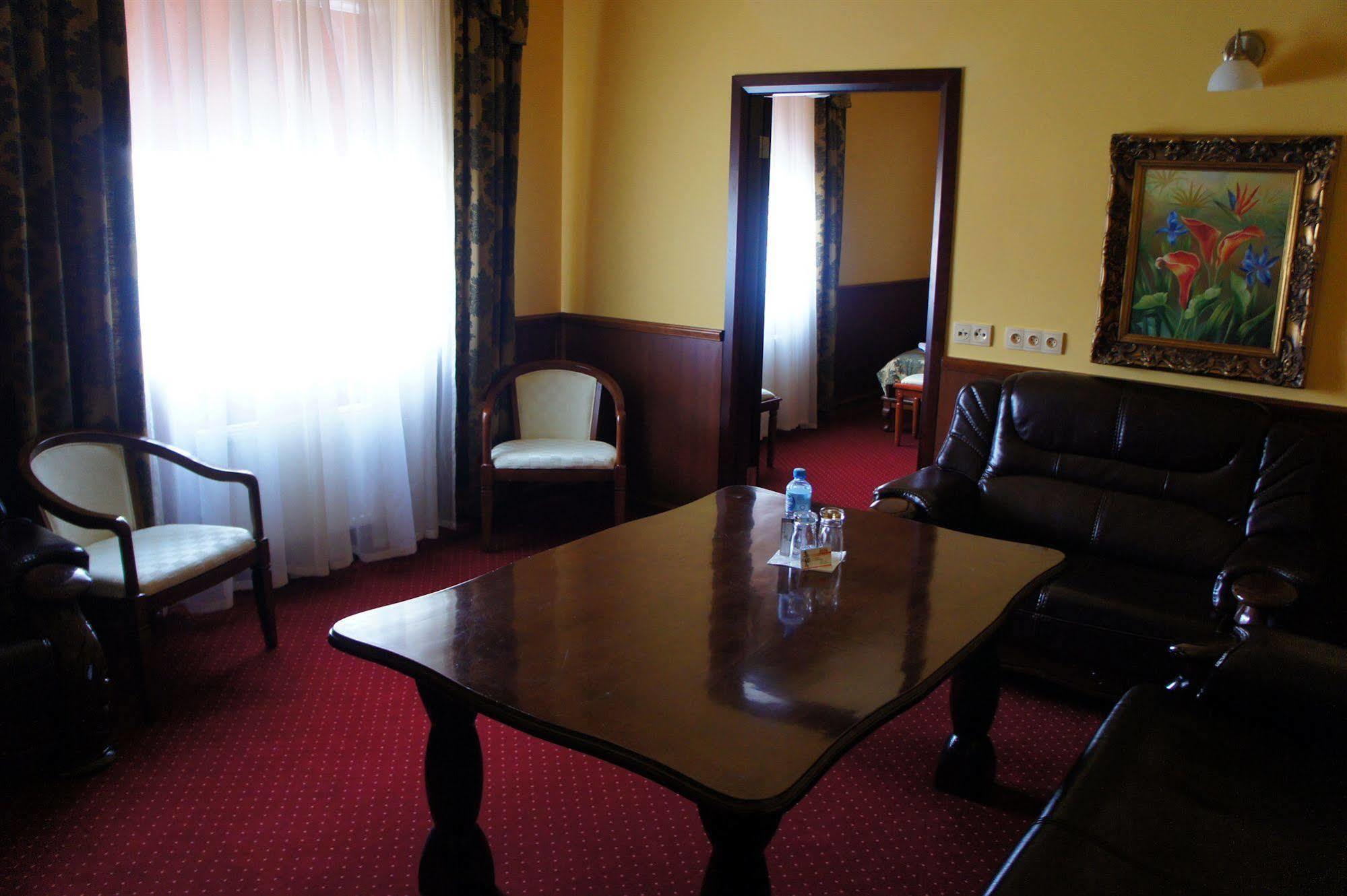 Hotel Dobosz Police Esterno foto