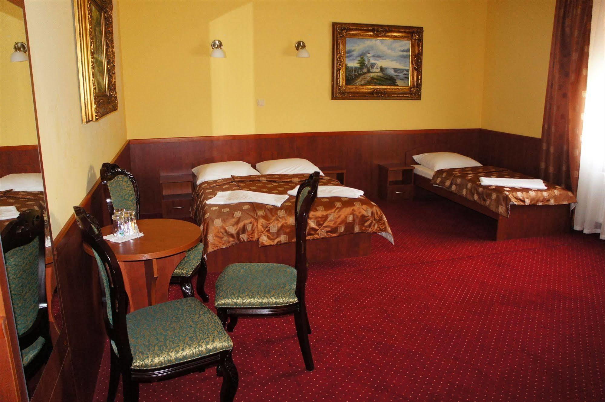 Hotel Dobosz Police Esterno foto