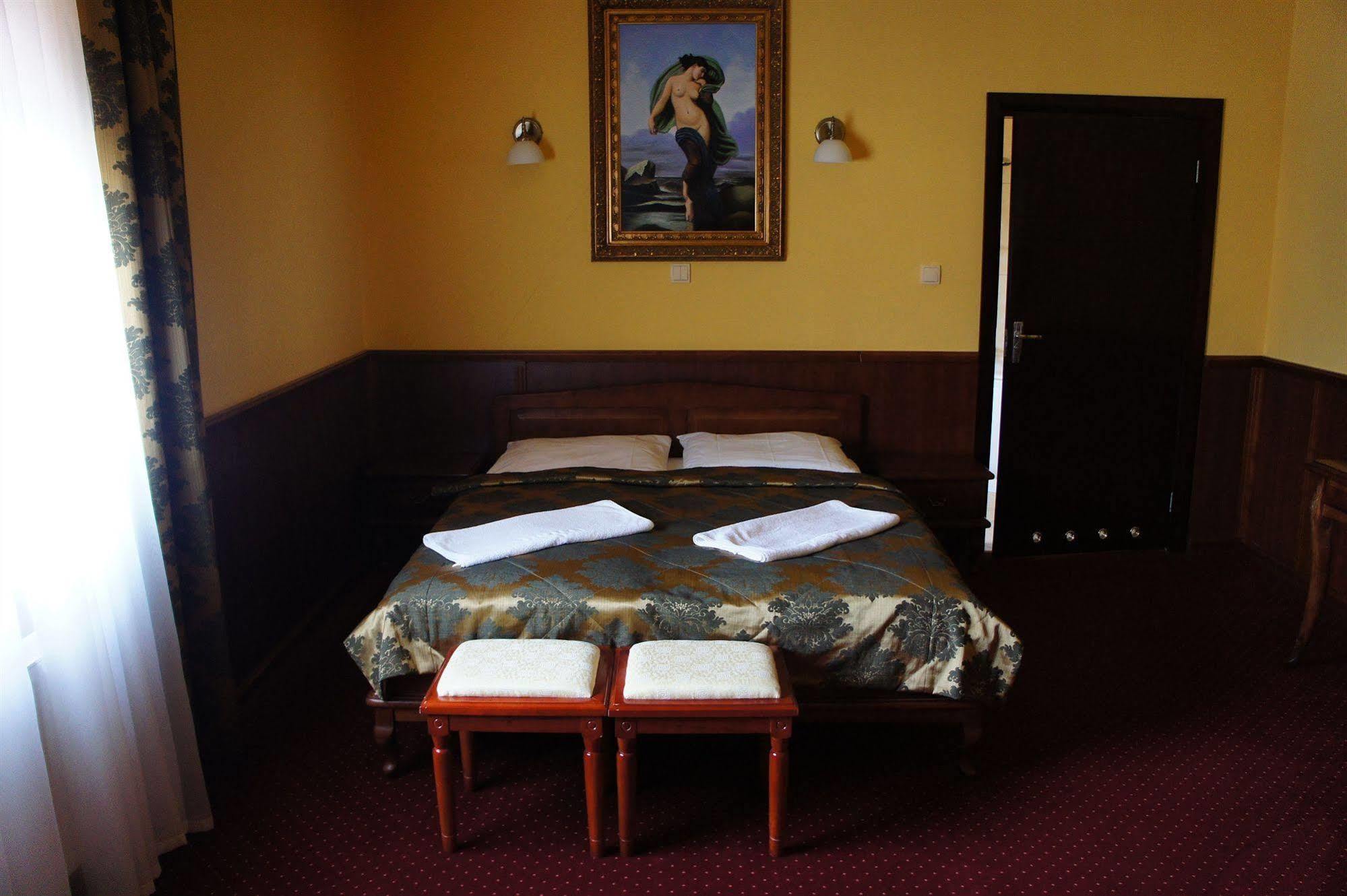 Hotel Dobosz Police Esterno foto