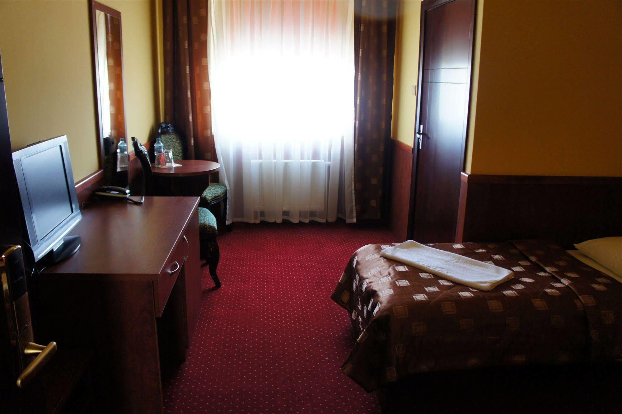 Hotel Dobosz Police Esterno foto